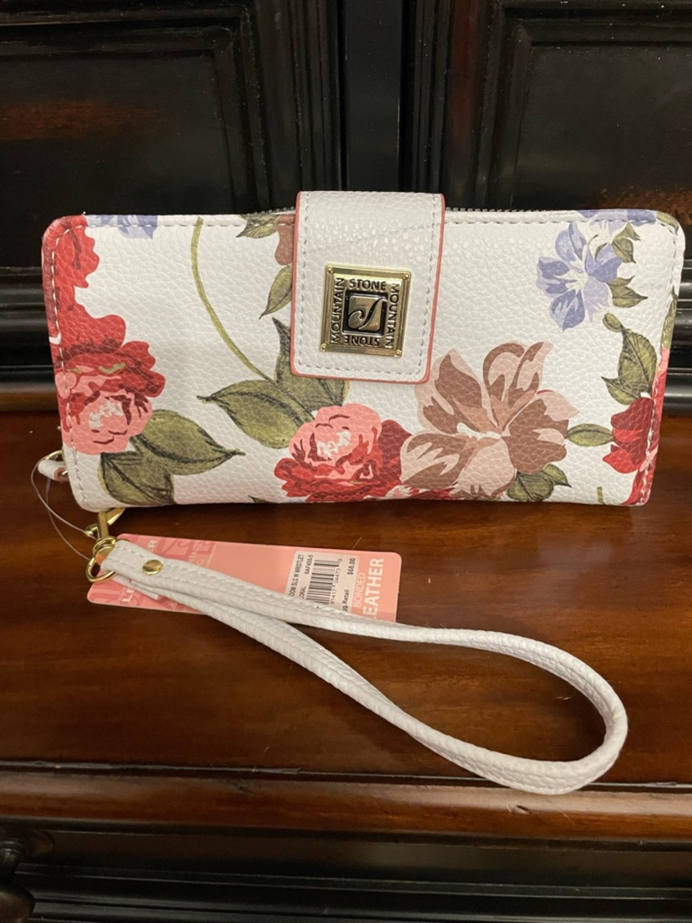 Stone Mountain leather White Floral Wristlet Wallet nwt
